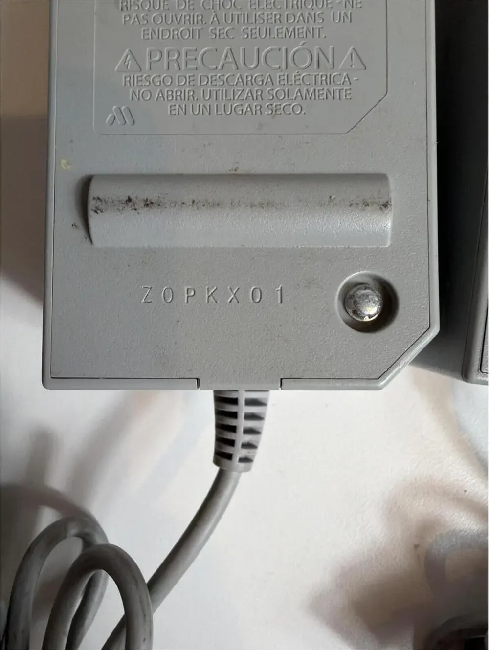 Nintendo (2)RVL-002 AC Power Adapter & AV Cords for Nintendo Wii